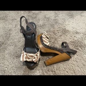 Jessica Simpson Brown striped heels